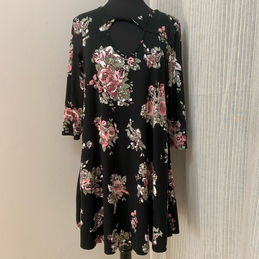 3/4 sleeve Floral Dress Size Medium - Picture 1 of 7